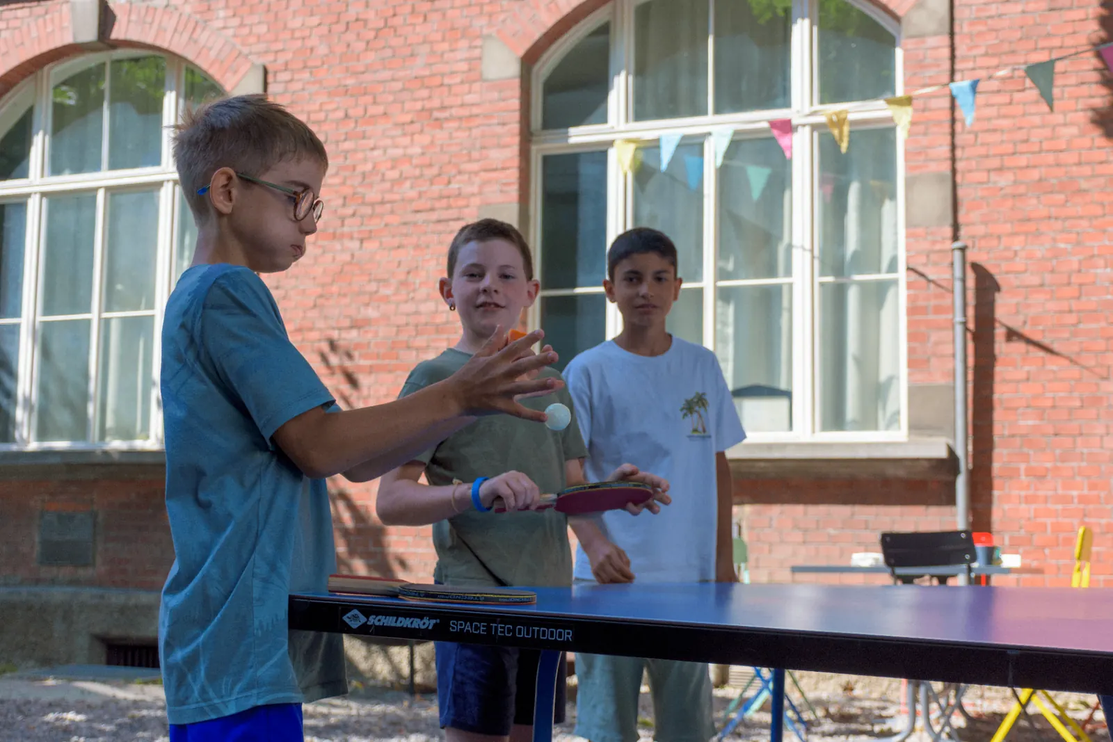 Jugendliche lernen selbstständig in der Oberstufe der Giraffen.Schule